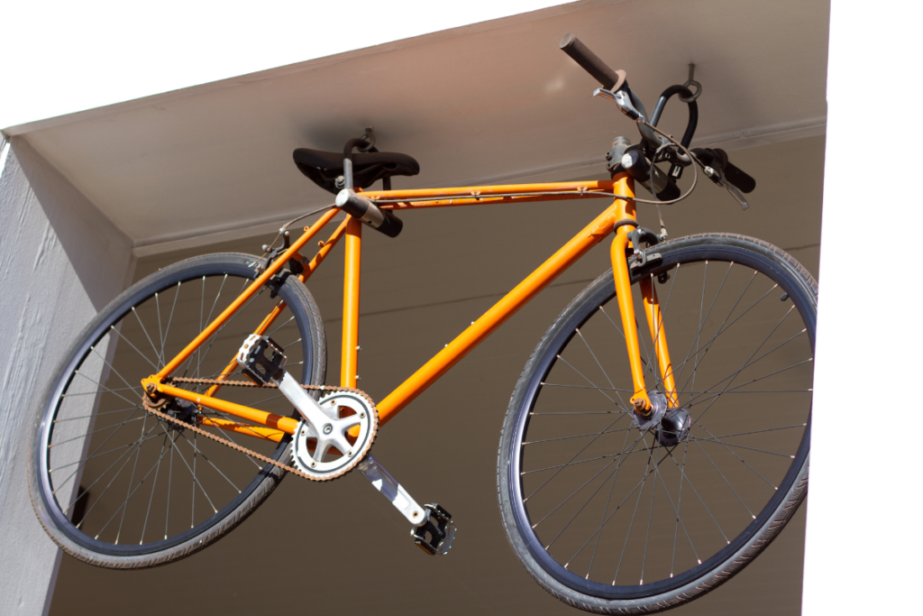 gancho no teto - como pendurar bicicletas na parede