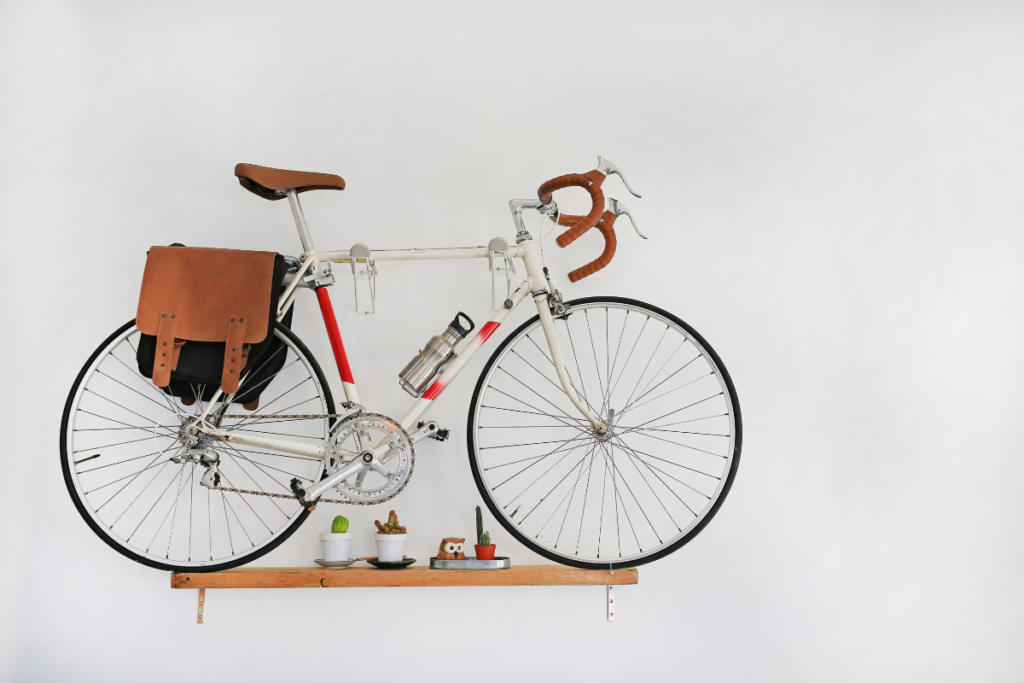 prateleiras - como pendurar bicicletas na parede