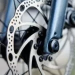 Freios a disco em bicicleta